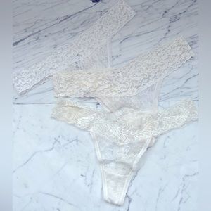 3ct - White Lacy Thongs - XL / one size - Marilyn Monroe & Maiden Form